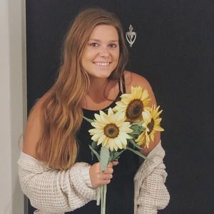 Meet your Posher, Olivia